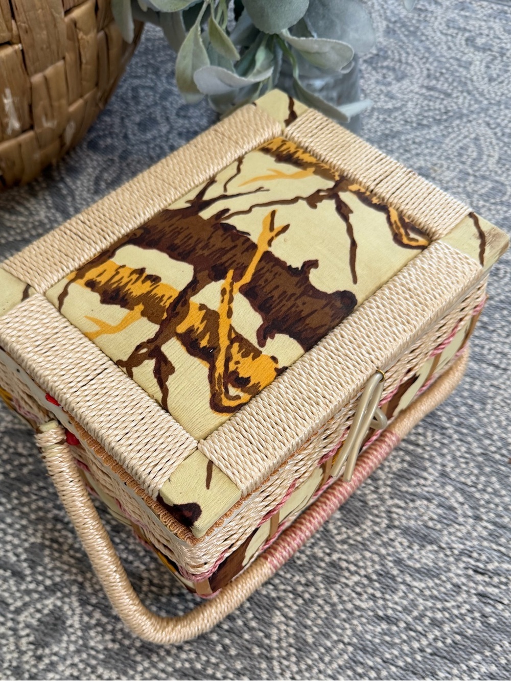 Vintage Handwoven Natural Wicker Sewing Basket Tree Branch Brown & Cream Pattern - Picture 4 of 9